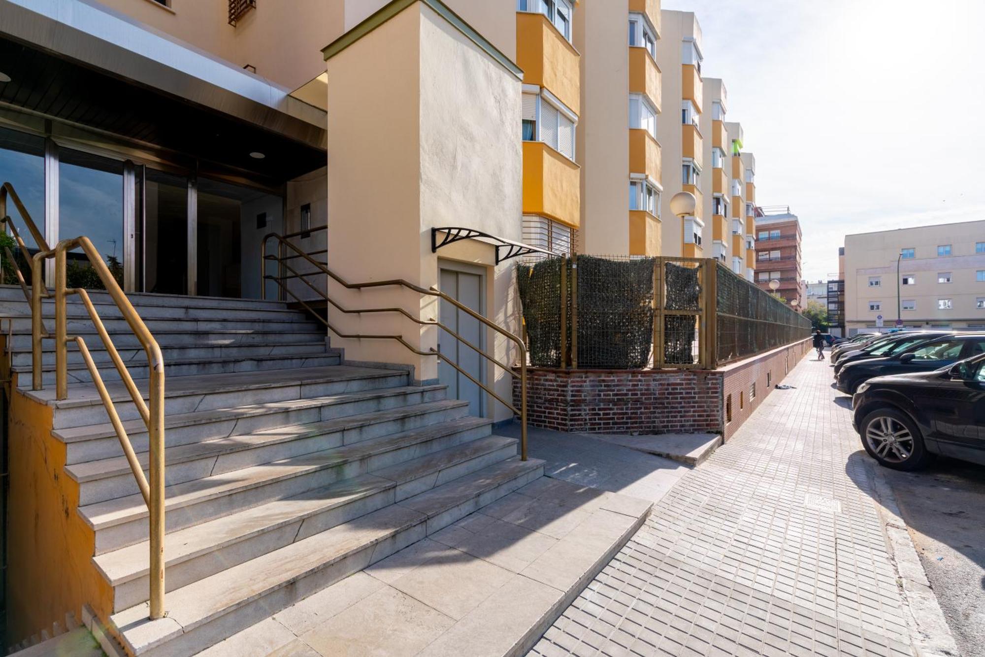 Diseno Y Comodidad En Bami Sevilla Buitenkant foto