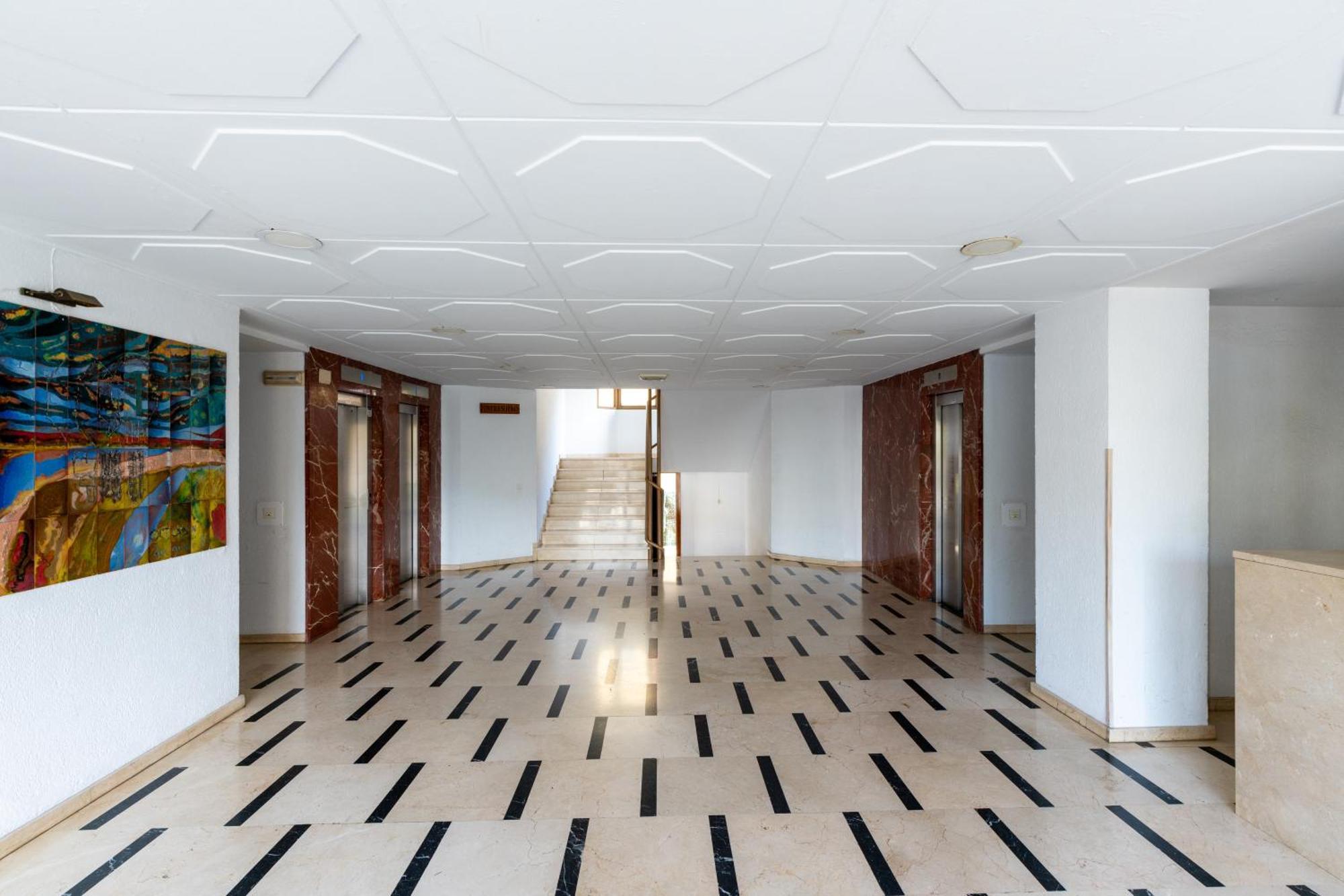 Diseno Y Comodidad En Bami Sevilla Buitenkant foto