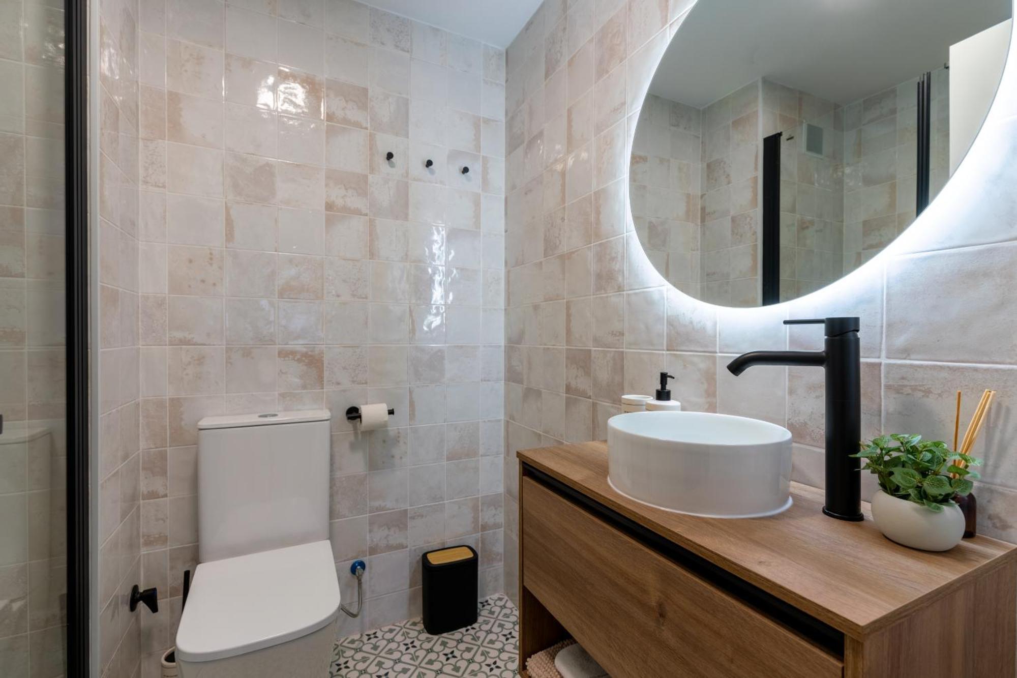 Diseno Y Comodidad En Bami Sevilla Buitenkant foto