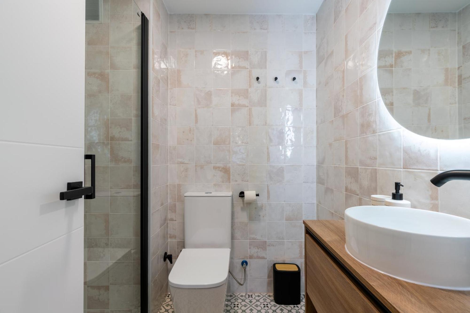 Diseno Y Comodidad En Bami Sevilla Buitenkant foto